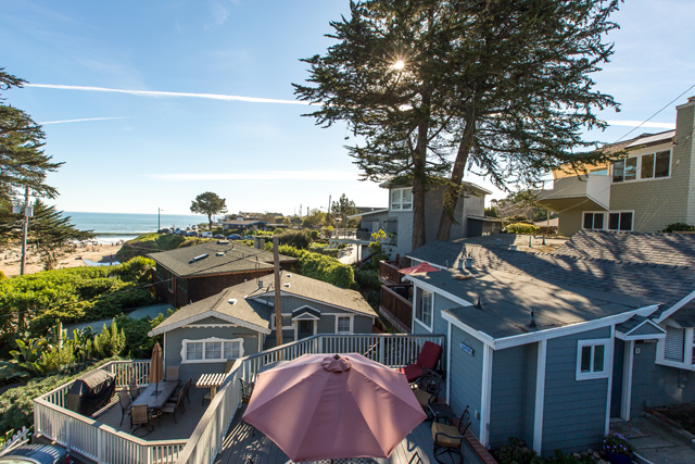 Two dog maximum per room and 50 pound max per pet at Ocean Echo Inn & Cottages.