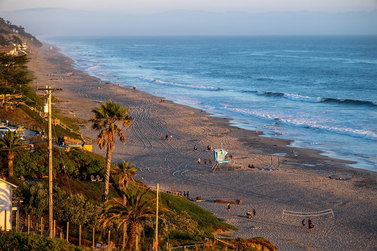 La Selva Beach coastline view on a sunny day. Photographed by Daniel Gorostieta