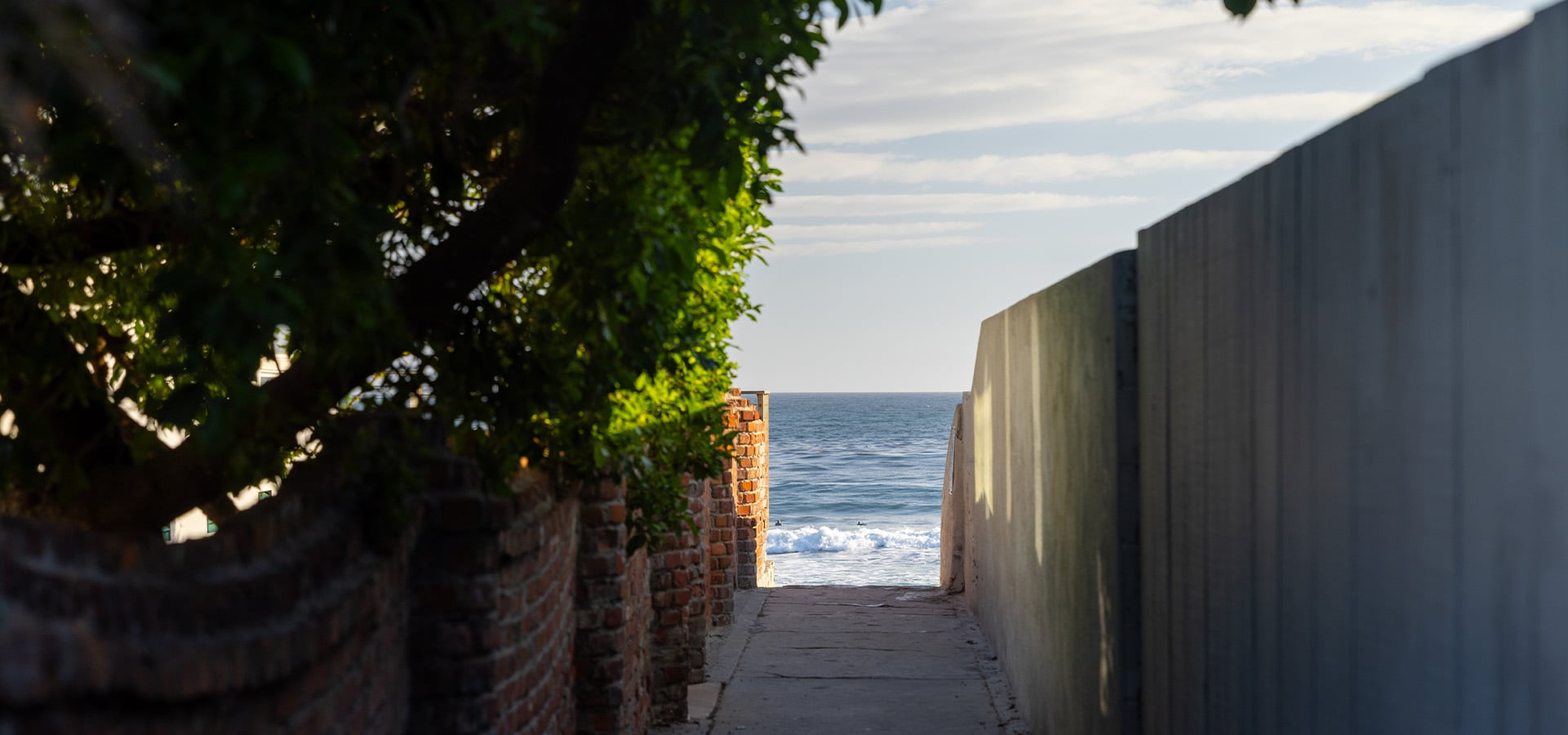 Walkway to the ocean in Pleasure Point. Photographed by Daniel Gorostieta